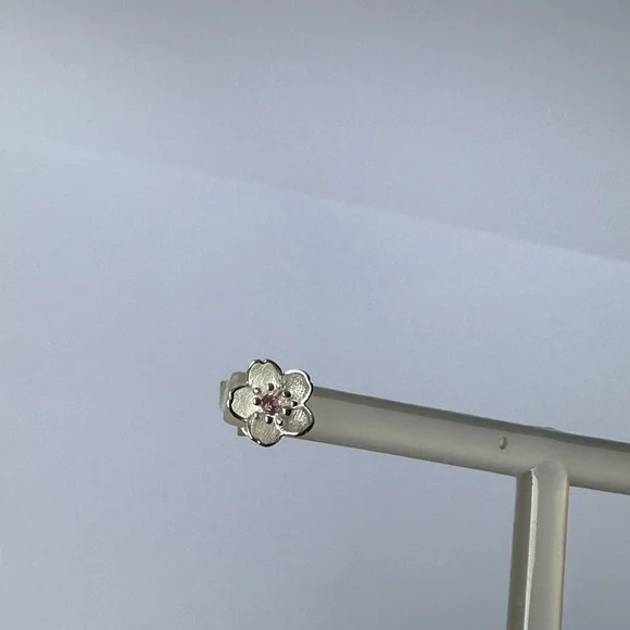 925 Sterling Silver Petite Cherry Blossom Sakura Silver Flowers Pink Diamanté - Picture 5 of 5